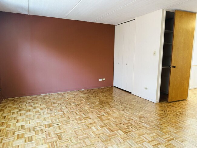 Building Photo - Hyde Park Town-House for Rent