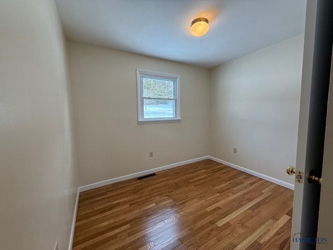 Building Photo - 4332 E Lake Rd