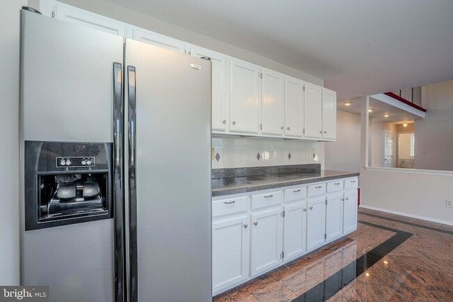 Building Photo - 27 Samantha Dr