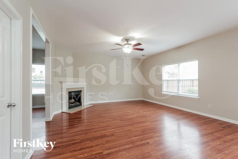 Building Photo - 706 Perth Dr
