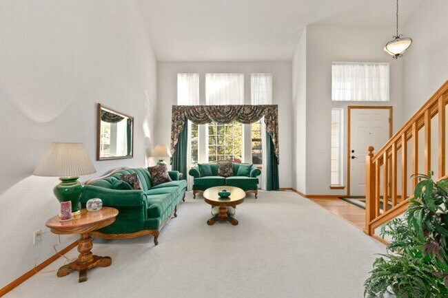 Building Photo - 829 W Sparrow Hawk Dr