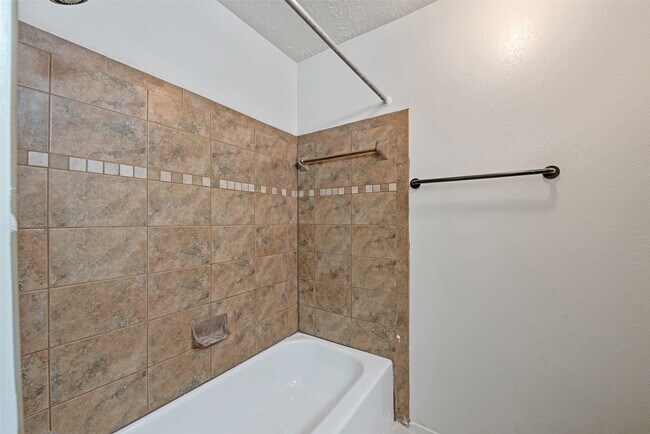 Building Photo - 2779 Forest Point Dr