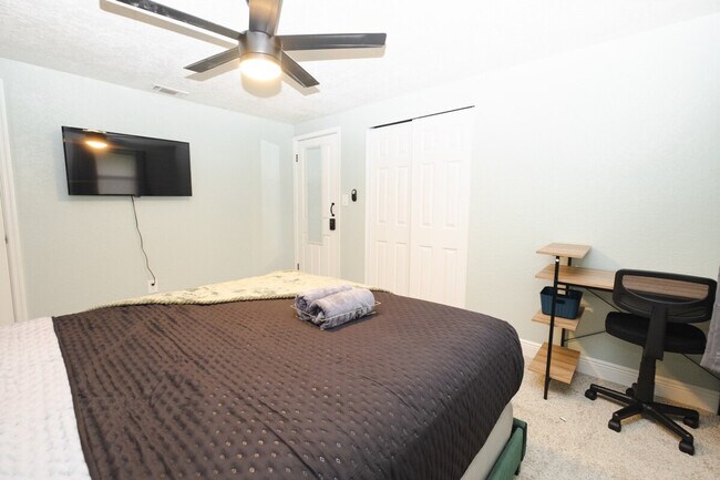 Building Photo - 3007 E 21st Ave