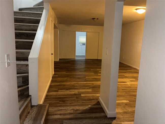 Primary Photo - 1358 W 69th St