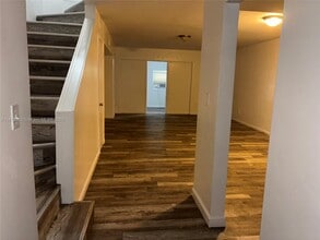 Building Photo - 1358 W 69th St