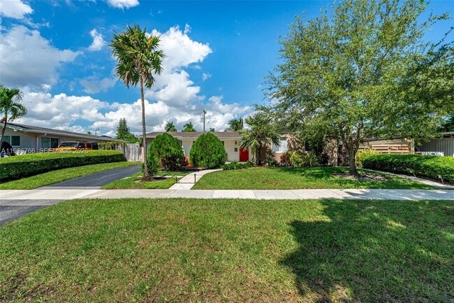 Building Photo - 8761 Ridgeland Dr