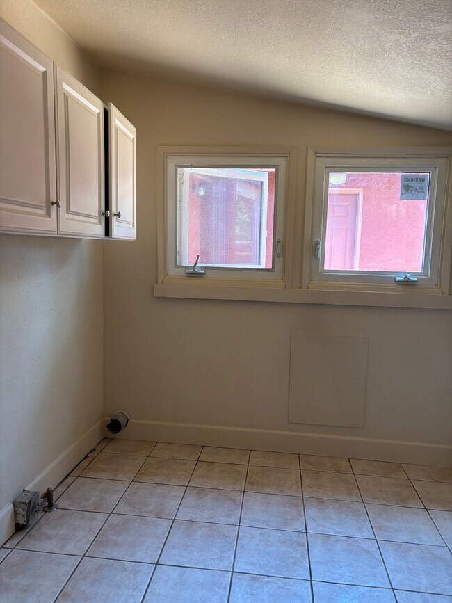 Building Photo - 16360 Placer Hills Rd