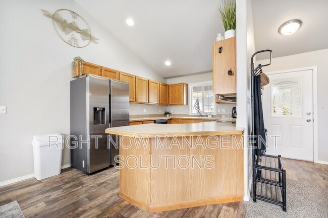 Building Photo - 10563 W Stonecrop Dr