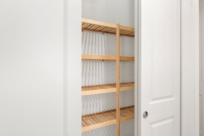 Building Photo - 1523 NW 34th Ave