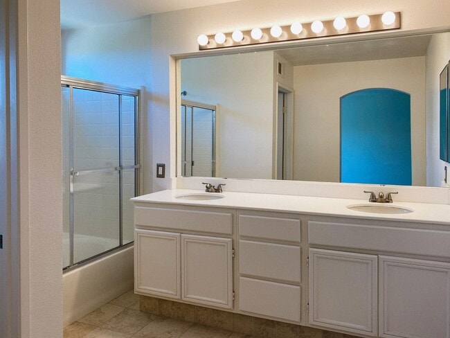 Building Photo - Stunning Two-Story 3 Bedroom, 2.5 Bath Home in the Heart of Eastlake Greens!