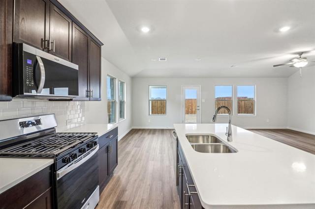 Building Photo - 711 Easthill Dr