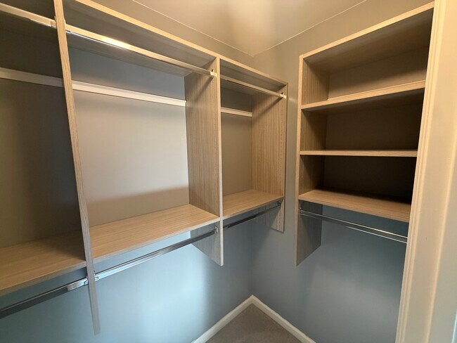 Building Photo - 3270 Glasco Dr