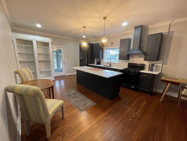 Building Photo - Gorgeous fully furnished home in Cramerton!!