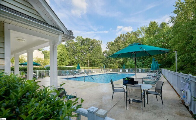 Building Photo - 307 Woodruff Lake Way