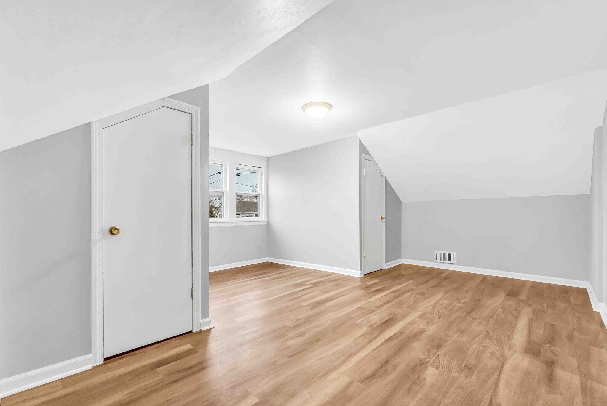 Building Photo - 208 Rocton Ave