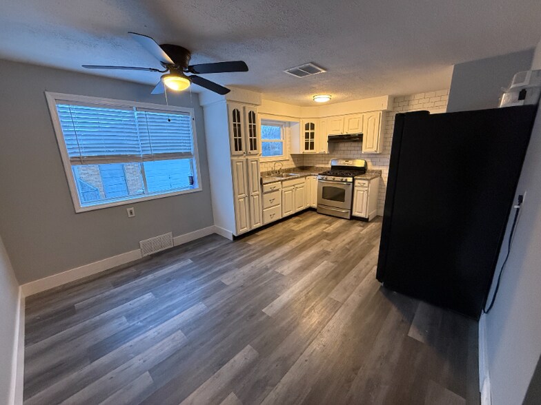 Building Photo - 6018 Devlin Ave