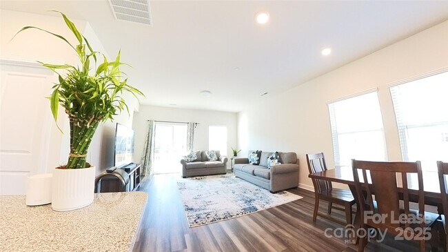 Building Photo - 2604 Greenmarket Dr