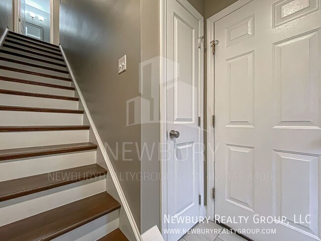 Building Photo - 2 Bedroom, 2.5 Bath Townhome - Discover th...