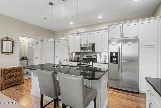 Building Photo - 87 Railroad Pl