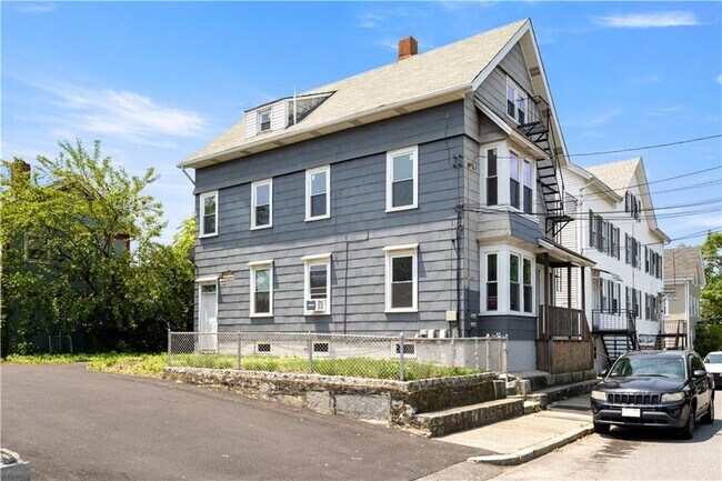 Building Photo - 57 School St