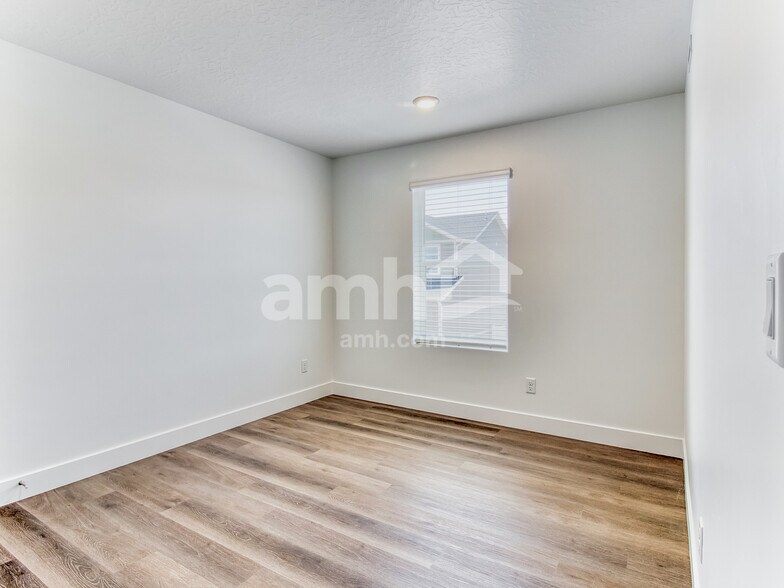 Building Photo - 7697 Castleton Ln