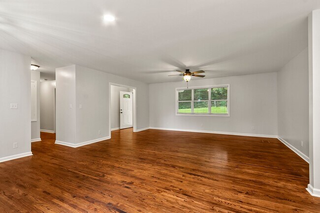 Building Photo - 3 Hickory Ln