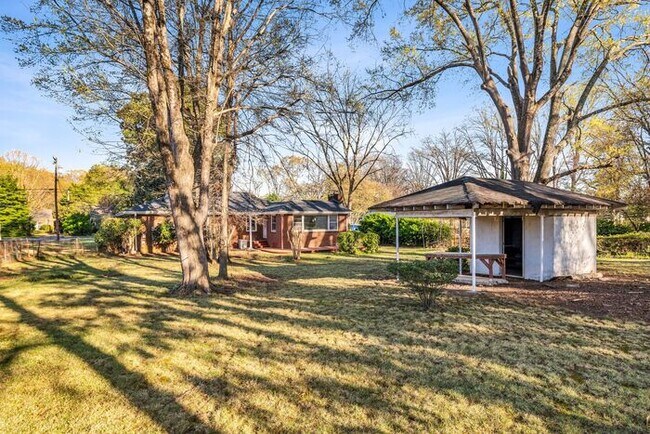 Building Photo - NW - Large Brick Ranch, Updated, Hardwoods, LR, DR, Den, Two Decorative Fire Places, Fenced, Stor...
