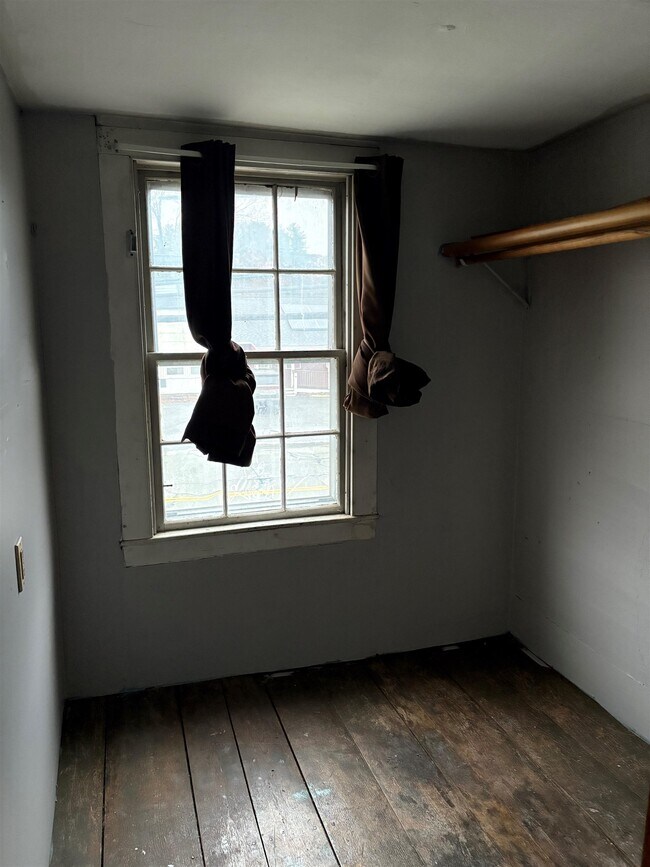 Building Photo - 50 Elm St