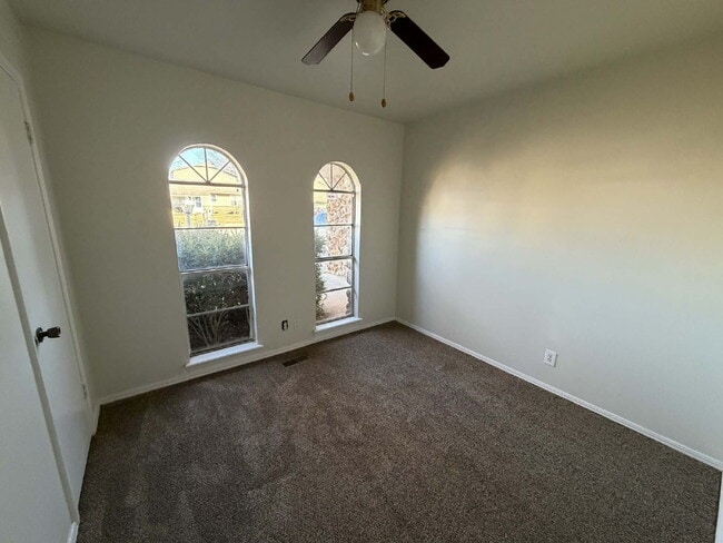 Building Photo - 1708 S 5th St