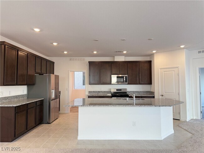 Building Photo - 7516 Castlegreen Ave
