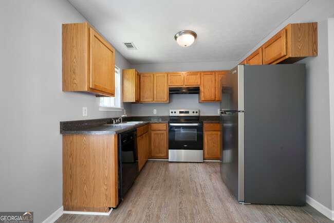 Building Photo - 761 Twin Oaks Ln