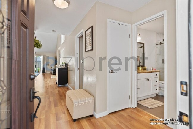 Building Photo - 652 St Ives Ct