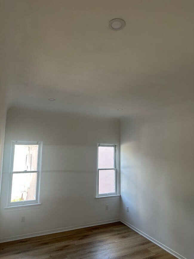Building Photo - 607 N. Spaulding Ave.