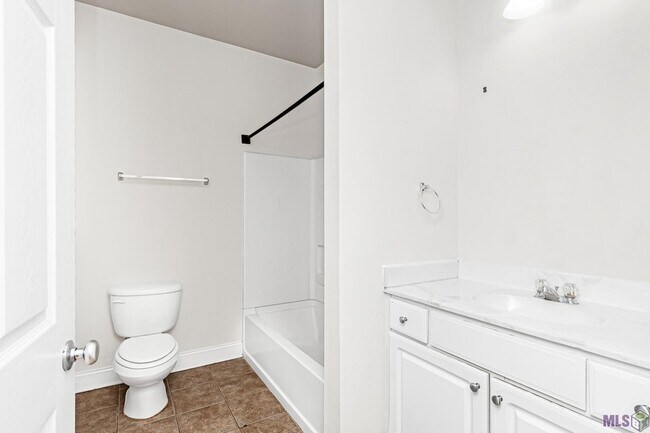 Building Photo - 900 Dean Lee Dr