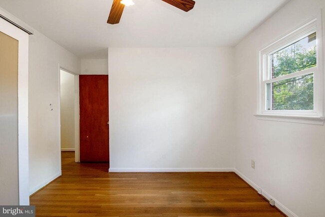 Building Photo - 6807 Dean Dr