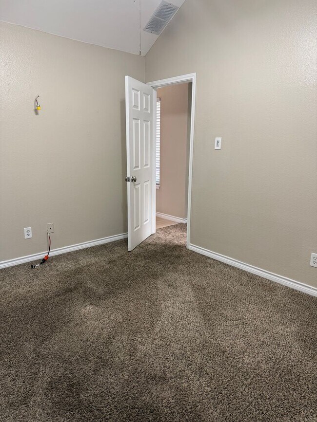 Building Photo - $2150 3/2 House Located in Corinth