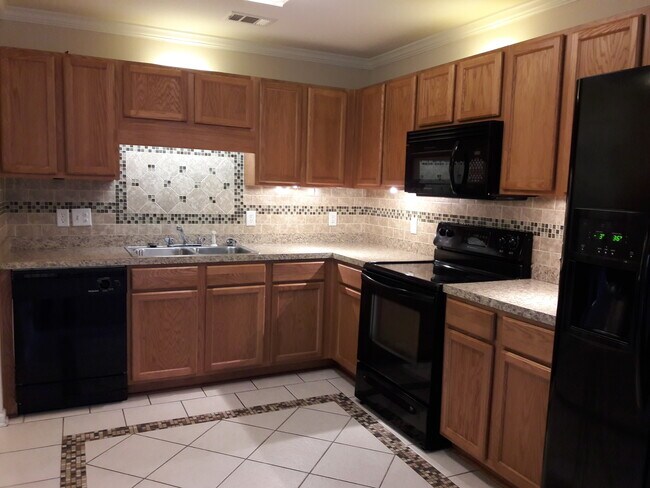 Building Photo - Lake Shore Subdivision-Port Wentworth