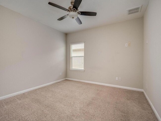 Building Photo - 688 Donegal Ln