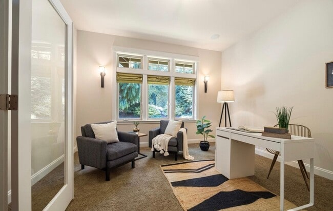 Building Photo - Beautiful Home in Semiahmoo!