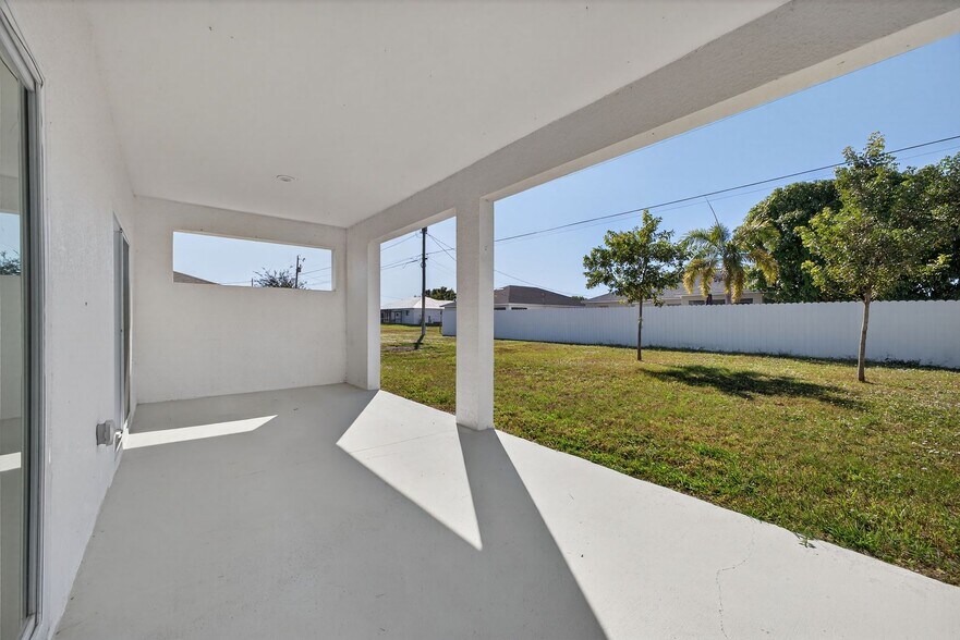 Building Photo - Beautiful Dream Home in Cape Coral! 4 Bedrooms, 3 Bathrooms!!! MOVE IN SPECIAL ONE MONTH FREE!