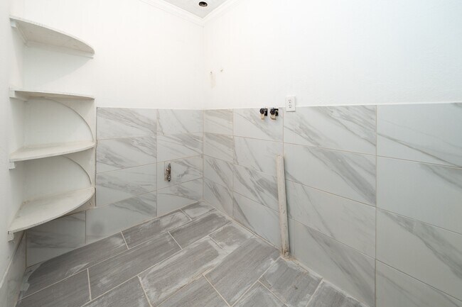 Building Photo - 9526 Nyssa St