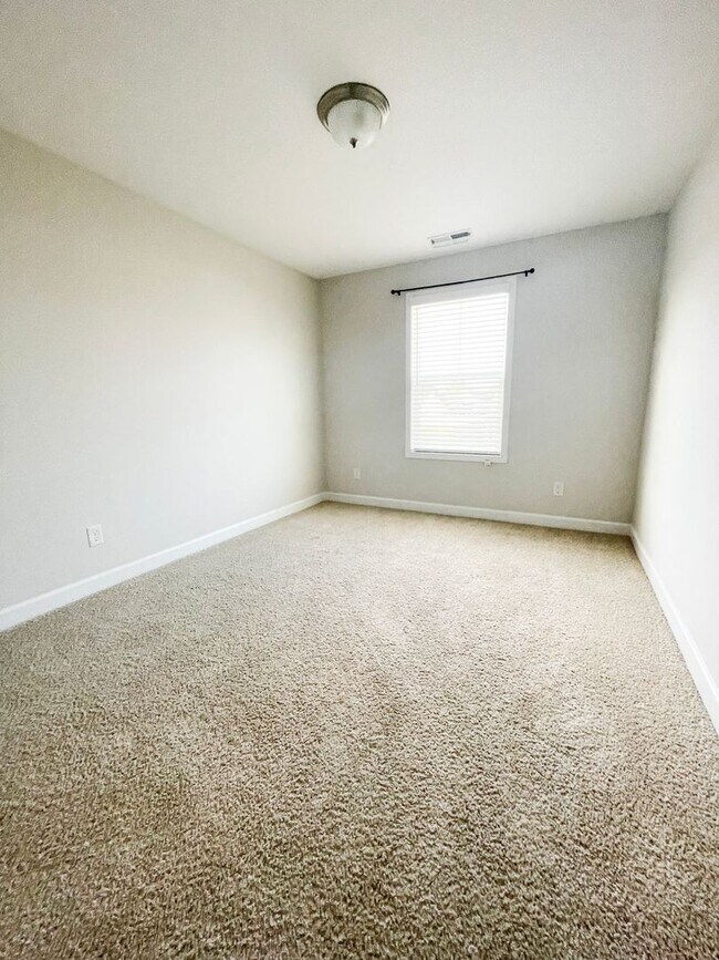 Building Photo - 351 Springhaven Dr
