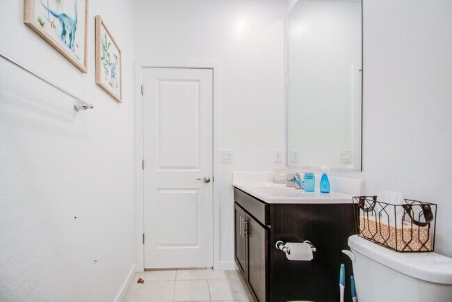 Building Photo - Lovely Single Family 4 bedroom for rent!