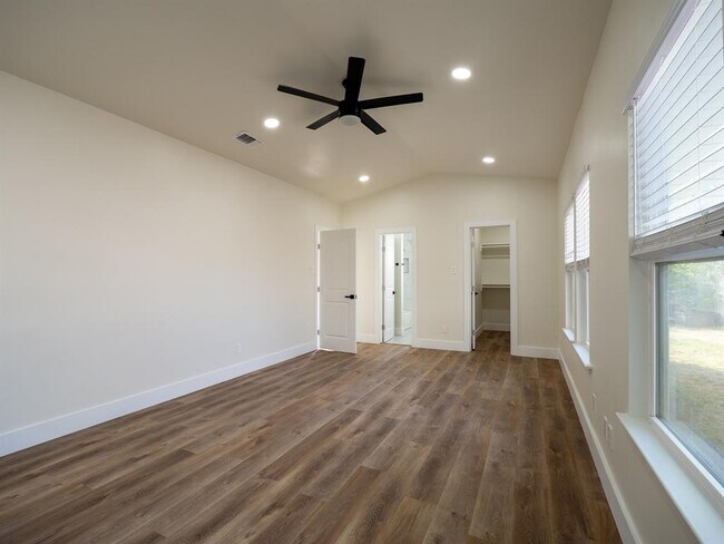 Building Photo - 210 Mockingbird Ln W
