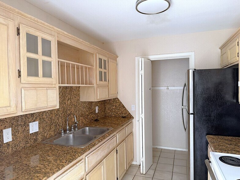 Building Photo - 716 Mynah Ave