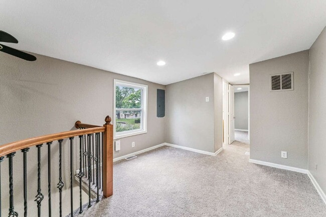 Building Photo - Charming 2 Bedroom, 2 Bath with Extra Loft Space Available Now!