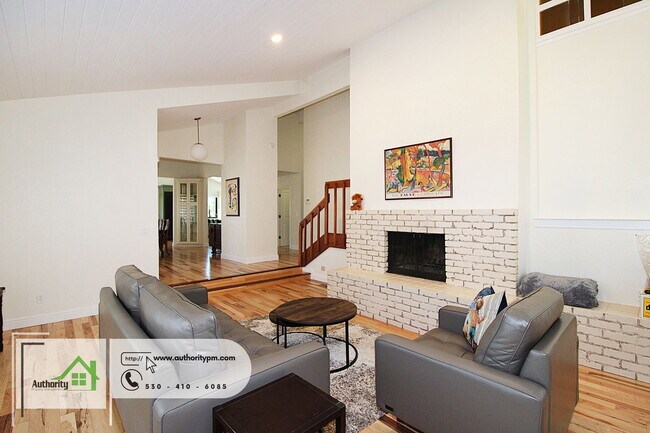 Building Photo - 3350 Mountain Oak Dr