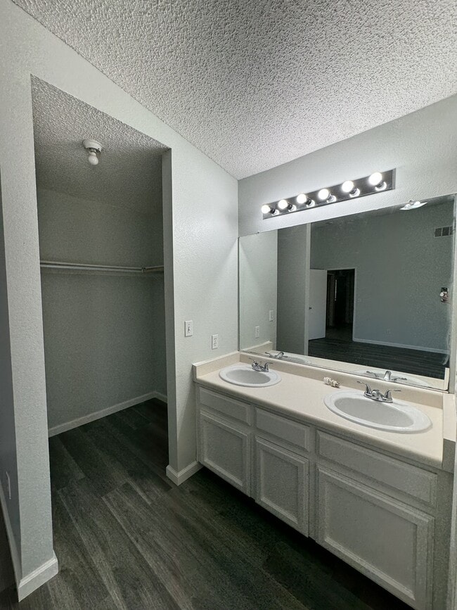 Building Photo - 612 Calle Orlando