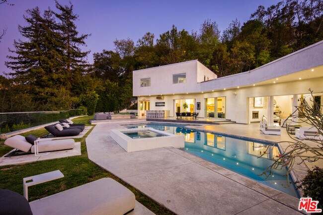 Building Photo - 2666 Hutton Dr