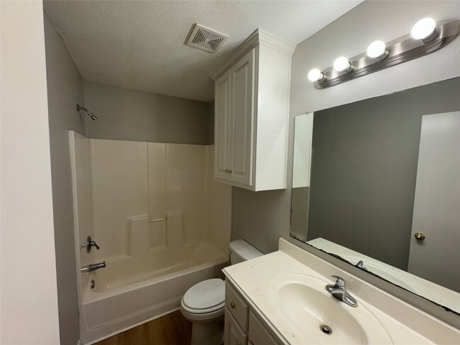 Building Photo - 16324 Sun View Ln